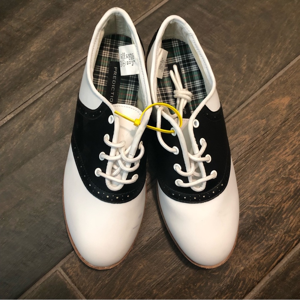 NWOT Predictions Oxford Saddle Shoes